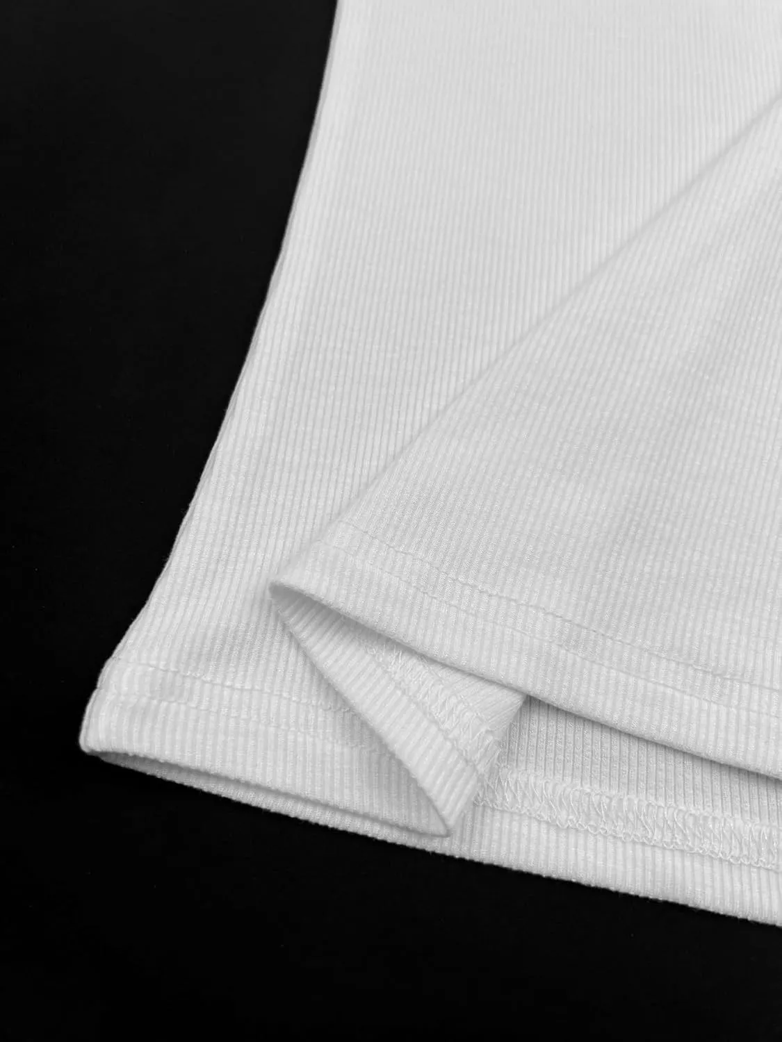 iGENJUN Womens Spaghetti Strap V-Neck Ribbed Tank Tops for Women 2025 Slim Fitted Soft Camisole Basic Layering Shirts